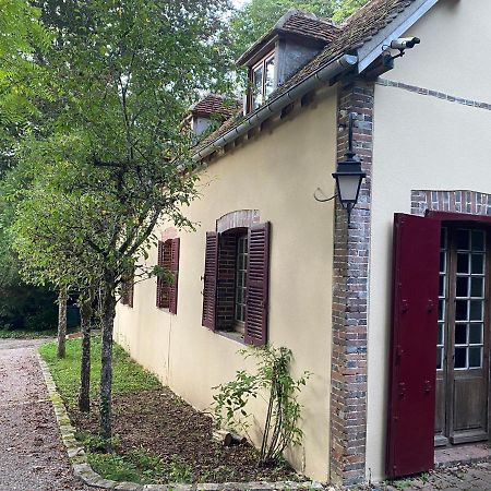 Le Charme Villa Mézilles Exteriör bild