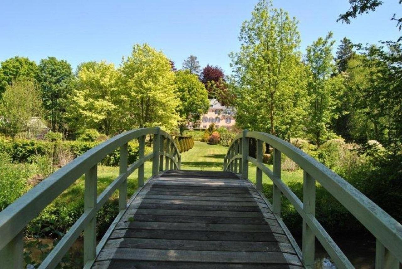 Le Charme Villa Mézilles Exteriör bild