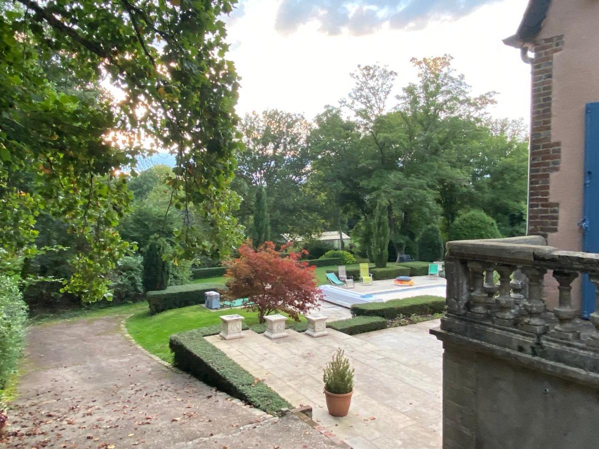 Le Charme Villa Mézilles Exteriör bild