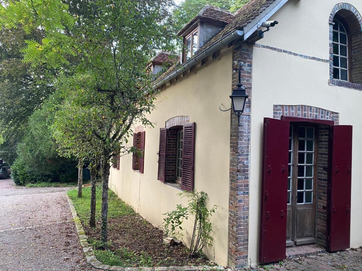Le Charme Villa Mézilles Exteriör bild