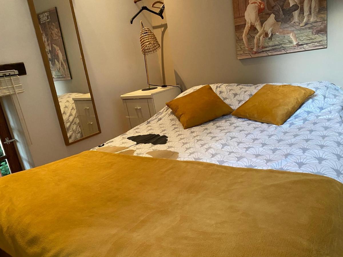 Le Charme Villa Mézilles Exteriör bild