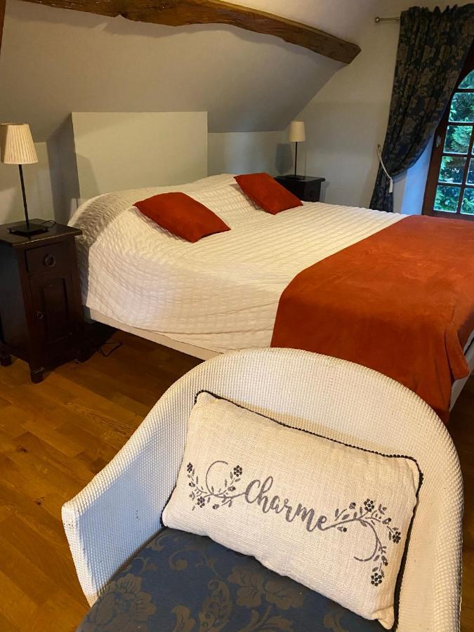 Le Charme Villa Mézilles Exteriör bild