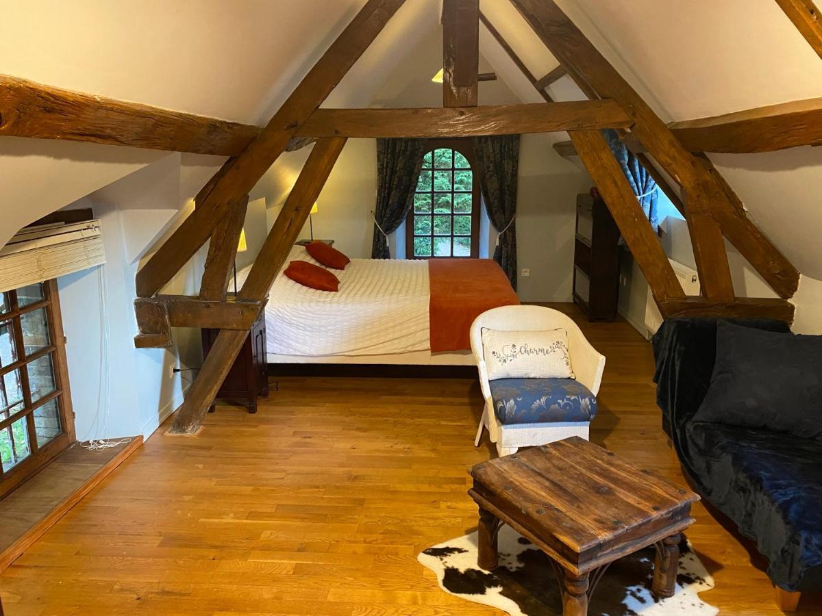 Le Charme Villa Mézilles Exteriör bild
